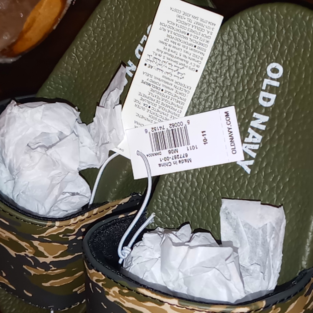 Old Navy Slides - Picture 2 of 3
